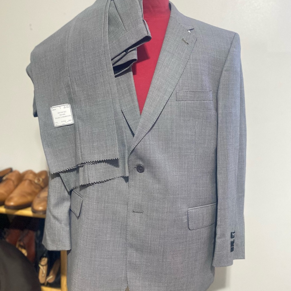 Suit 48 regular 2 pieces Jos A bank 100 wool super fine price is negotiable